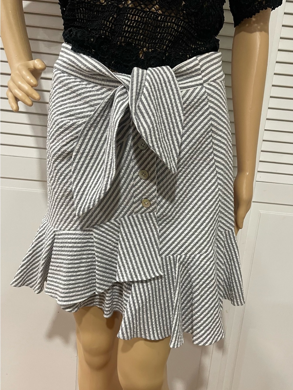 Veronica Beard Gray & White Striped Tie-Waist Ruffle Mini Skirt